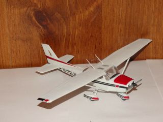 Built 1/48 Cessna 172 Skyhawk