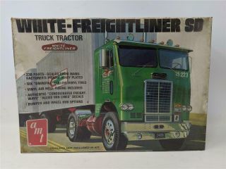 Amt White - Freightliner Sd Truck Tractor 1:25 Scale Plastic Model Kit 1004 Nib