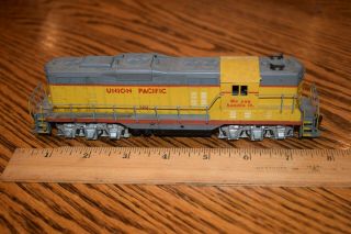 Vintage Union Pacific Ho Scale 130 Yellow And Gray Engine Locomotive