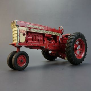 Diecast Vintage Farmall 560 1/16 Tractor With Fast Hitch
