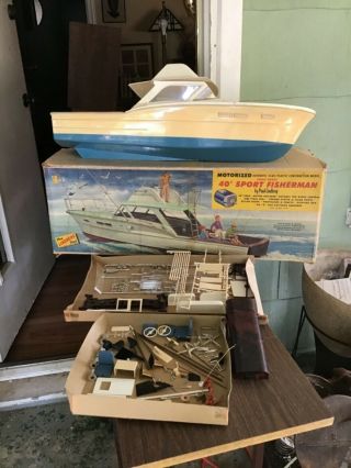 Old Lindberg 40’ Sport Fisherman Boat Kit No.  811m:1995 Partial Build Parts Etc.