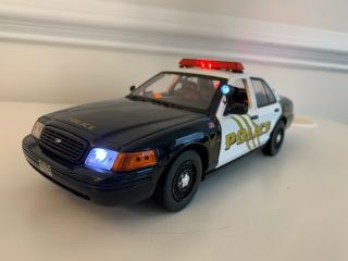 Ford Crown Victoria Ridgefield Police Car 1/18 Die Cast By Motor Max W/ Lights