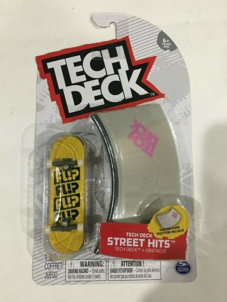 Tech Deck Street Hits Mini Skateboard Fingerboard Flip Curved Curb Obstacle Set