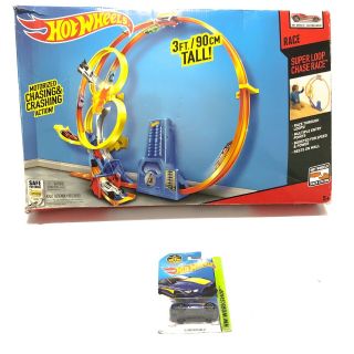 Hot Wheels Loop Chase Race Track Set With Blue 15 Mustang Gt