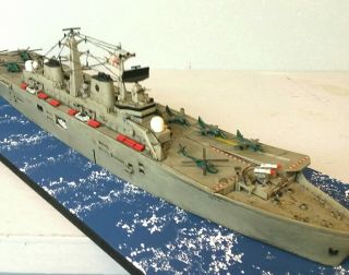 1:700 Scale Built Plastic Model Ship HMS Invincible Aircraft Carrier 2