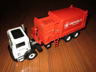 1st Gear Mack Mr With Heil Automated Side Loader Garbage Truck Republic Services