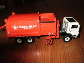 1ST GEAR MACK MR WITH HEIL AUTOMATED SIDE LOADER GARBAGE TRUCK REPUBLIC SERVICES 3
