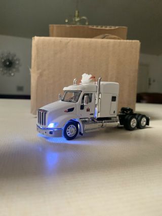 Dcp 1/64 White Peterbilt 579 Semi Truck Farm Toy With Headlights