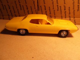 1972 Plymouth Road Runner Yellow Dealer Promo Car Unbranded 4 Screw