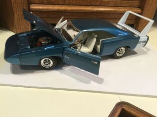 Ertl Collectibles American Muscle 1/18 Scale 1969 Dodge Charger Daytona Blue 3