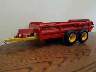 Ertl 1/16 Scale Holland Double Axle Manure Spreader W/lift Gate