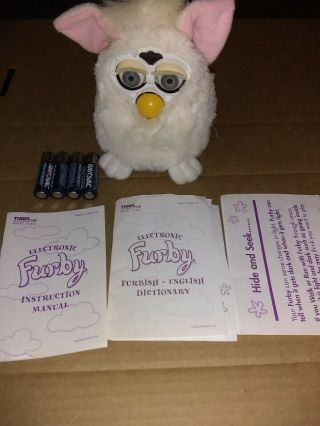 Furby 70 - 800 Series 1 Tiger Snowball - White 1998 Batteried