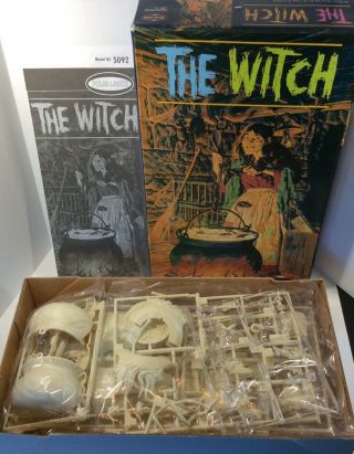 The Witch Polar Lights / Aurora 2000 Reissue Model Kit Complete