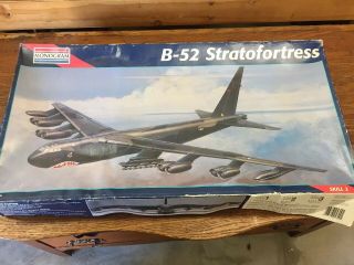 1995 Revell Monogram B - 52 Stratofortress 1:72 Scale Model 85 - 5709 Pre - Owned