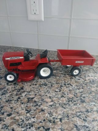 Ertl Snapper Riding Mower Lawn And Garden Tractor Red Cart L&g