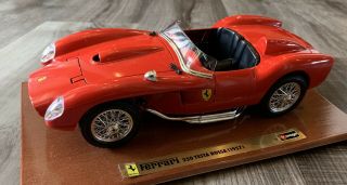 1:18 Bburago 1957 Ferrari Testa Rossa Die - Cast Car - Red