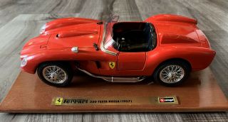 1:18 Bburago 1957 Ferrari Testa Rossa Die - Cast Car - Red 2