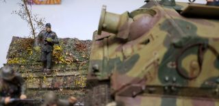 1/35 Wwii " Captured " Diorama Built German Tank,  W/ Troops And Base