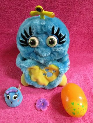 Trendmasters Wuv Luvs Interactive Blue Yellow Mom With Baby Egg Flower