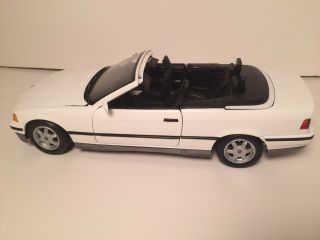 1:18 Scale Diecast 1993 Bmw 325i Convertible By Maisto