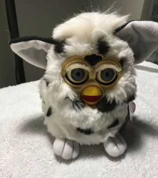1998 Vintage Furby Tiger Electronics Model 70 - 800 White Black Spots Cow With Tag