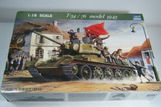 T - 34/76 Model 1943 Tank 1/16 Trumpeter 00903 Model Kit (2004)