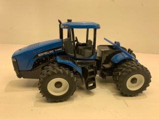1/32 Scale Models Holland TJ 425 4x4 Tractor With Duals Displayed 2