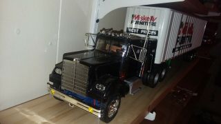 1/25 Scale Model Semi Trucks