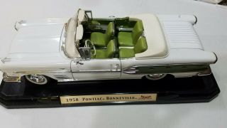 1958 Pontiac Bonneville Die Cast 1:18,  Road Signature White Two Tone