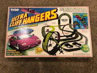 Tyco 6239 Ultra Cliff Hangers 1993 Defy Gravity Slot Cars Electric Race Toys