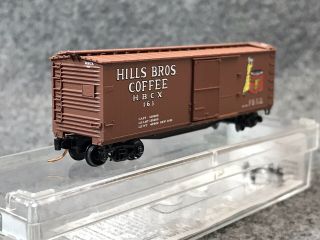 N Scale Micro - Trains 42100 Hills Brothers Coffee 40 ' Wood Boxcar Rd HBCX 163 2