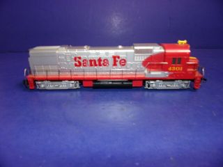 Mantua Tyco Ho Scale 4301 Santa Fe Diesel Locomotive