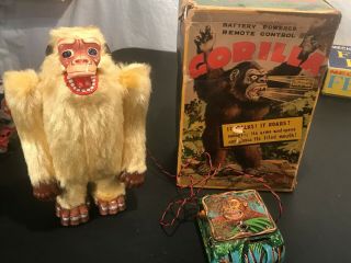 T.  N.  Nomura Japan Tin Battery Operated Toy Gorilla & Box (king Kong) - Need Work