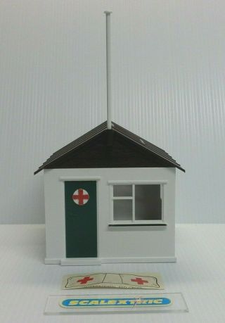 FRENCH Scalextric Tri - ang 1960 ' s INFIRMERIE / FIRST AID HUT 1.  32 (BOXED) A211 2