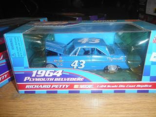 1999 1/24 Racing Champions Richard Petty 43 1964 Plymouth Belvedere Cwc