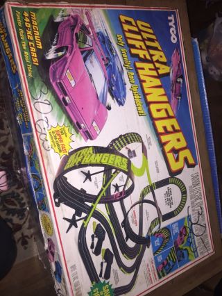 Tyco 6239 Ultra Cliff Hangers 1993 Defy Gravity Slot Cars Electric Race Toys
