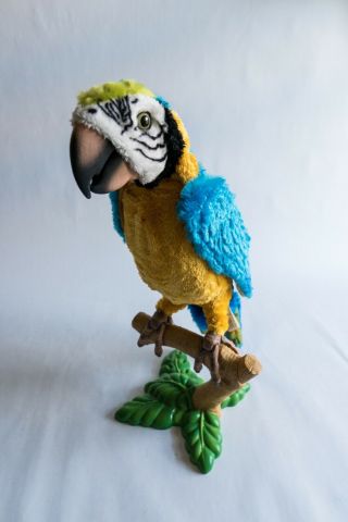 Hasbro Talking Parrot Squawkers Mccaw No Controller/cracker Furreal Friends