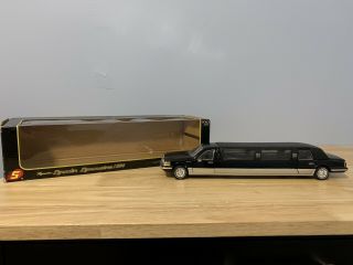Superior 1996 1:24 Ford Lincoln Limousine Black Stretch Limo Town Car Die - Cast