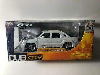 Dub City 2001 Chevrolet Avalanche 1:24 Jada Toys Htf White Version