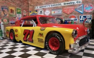 Built 1:25 Scale 1953 Chevy Sportsman Stock Car With 358 C.  I.  Engine.