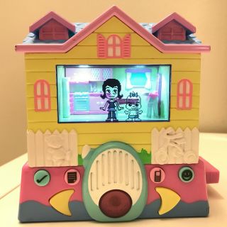 Pixel Chix House Babysitter Interactive - 3 Theme/room Digital Toy Tamagotchi