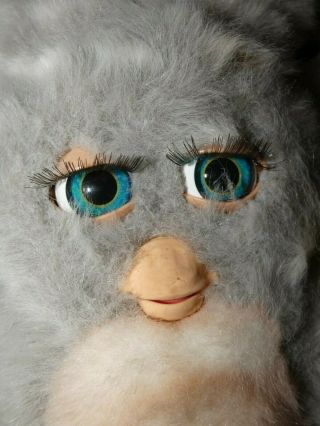 HASBRO Tiger Electronics 2005 Gray with Blue Eyes Full size FURBY 59294 2