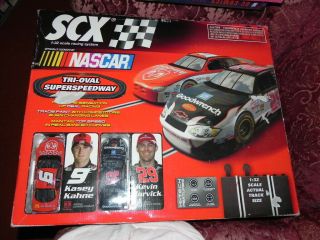 Scx 1:32 Nascar Tri - Oval Speedway Slot Car Set Kevin Harvick/kasey Kahne