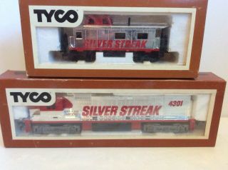 Vintage Ho Tyco Silver Streak 4301 Locomotive And 327 - 60 Caboose