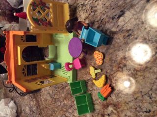 Fisher Price Dora The Explorer Talking Shop N Go Market - Perfectly
