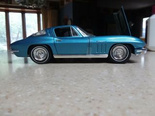 1965 Chevrolet Corvette Blue 1:18 Scale Diecast Model Car By Maisto