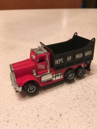 Tyco Us - 1 Electric Trucking Lighted Red Black Dept.  Of Highways Dump Truck Runs
