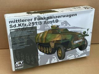 Afv Club 1/35 Sd.  Kfz.  251/3 Ausf.  D Mittlerer Funkpanzerwagen,  Contents.