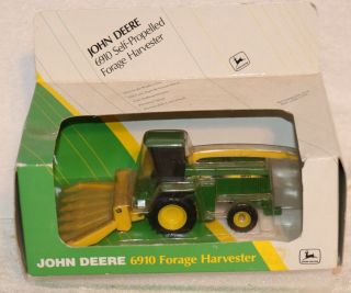 Ertl John Deere 6910 Self Propelled Forage Harvester 1:64 Scale Box