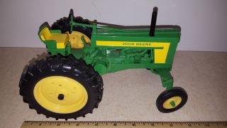 Toy Ertl John Deere 620 / 720 Wide Front Tractor 1